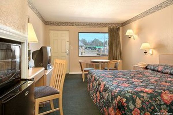 SUPER 8 MOTEL - MAGEE (Magee)